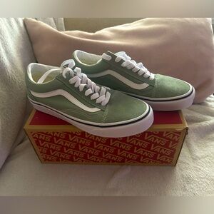 NEW VANS Old Skool Suede Green Women’s size 8.5